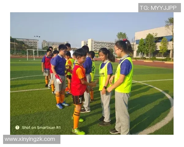 踢足球时展现超凡魅力的球星们完美瞬间集锦